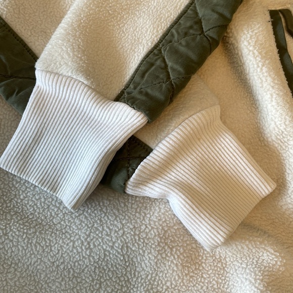 Abercrombie & Fitch Asymmetrical Snap Button Fleece - Picture 11 of 11